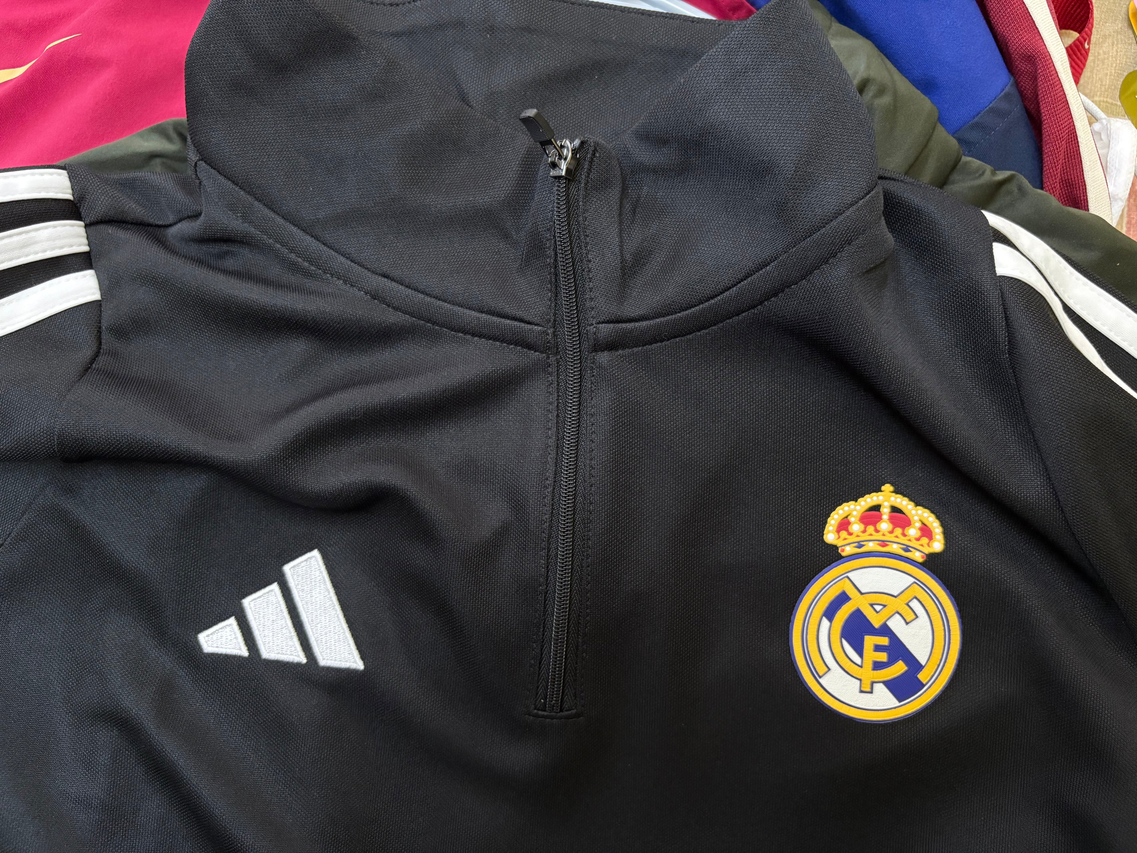 Sudadera de entrenamiento Adidas Tiro 24 (CON ESCUDO DEL REAL MADRID APLICADO)