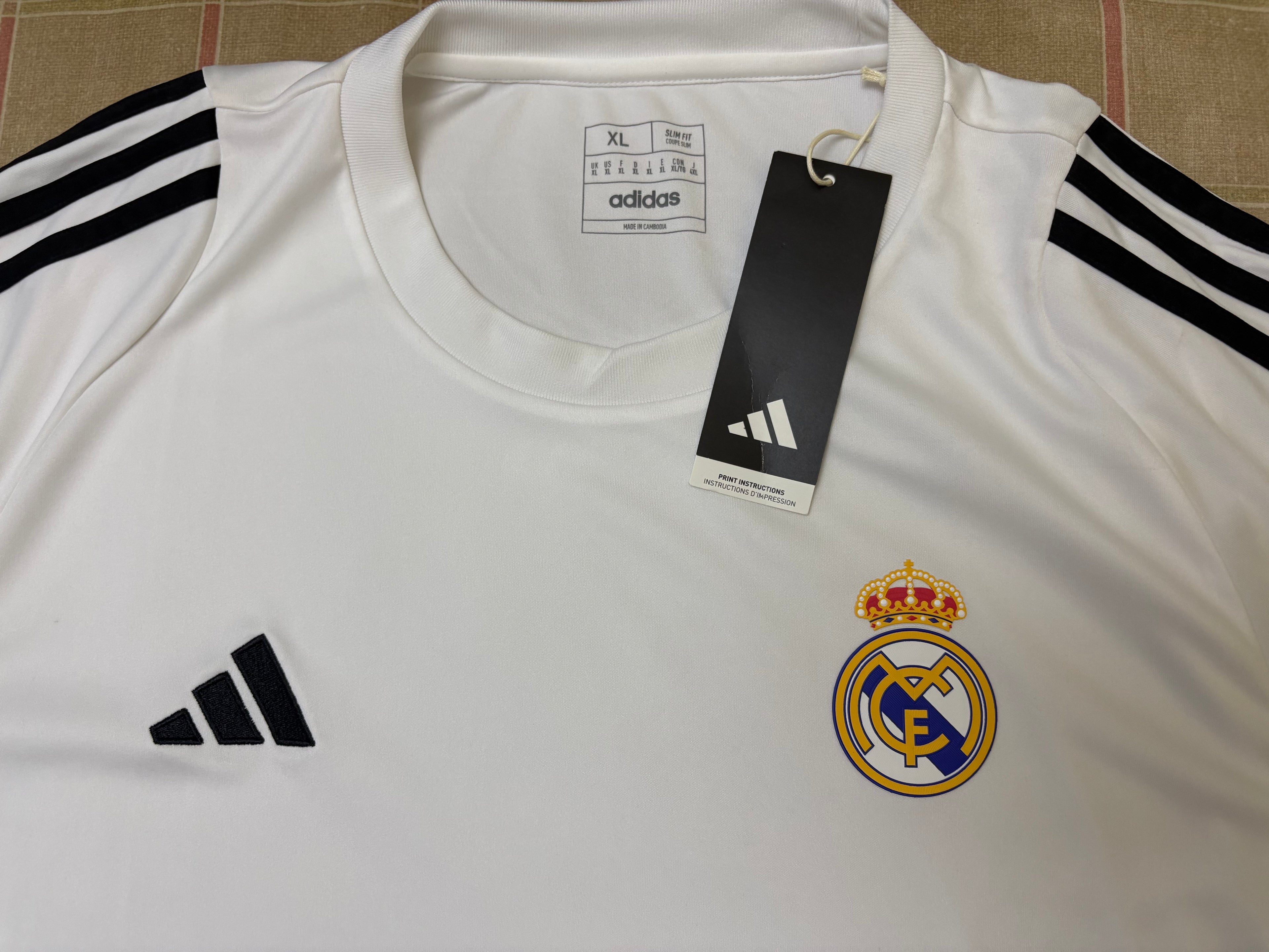 Jersey de entrenamiento Adidas Tiro 24 (CON ESCUDO DEL REAL MADRID APLICADO)