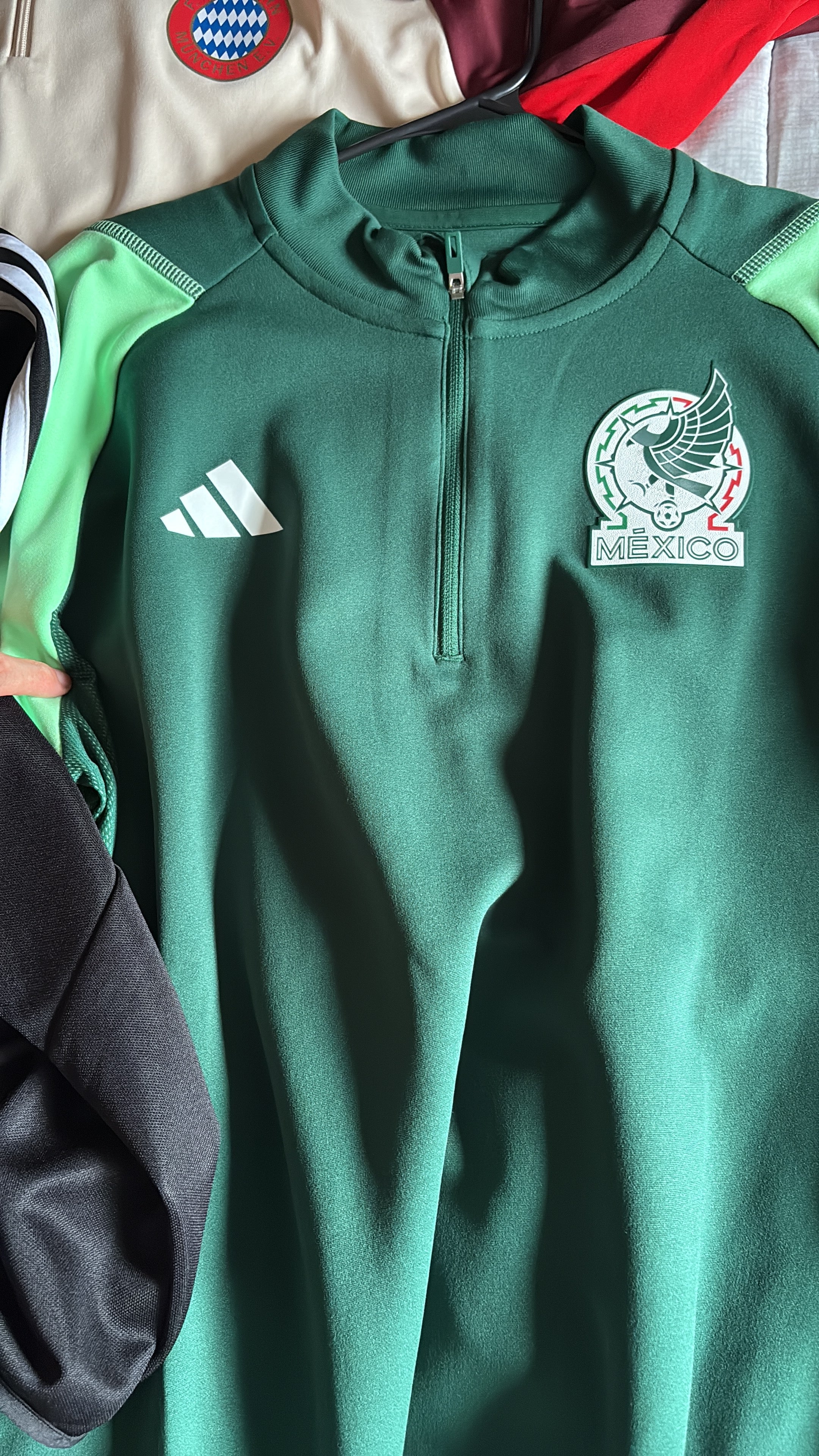 Sudadera de entrenamiento Adidas Tiro 23 Competition (CON ESCUDO SELECCIÓN NACIONAL DE MÉXICO APLICADO)