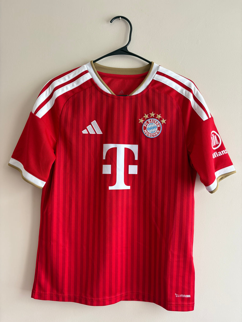 Jersey local FC Bayern Munich 26/27 (PARA NIÑOS)