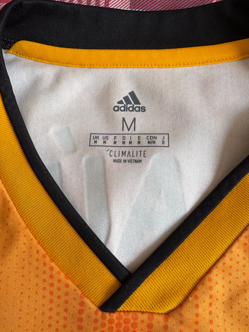 Jersey local Wolverhampton Wanderers 19/20 (RAUL JIMENEZ)