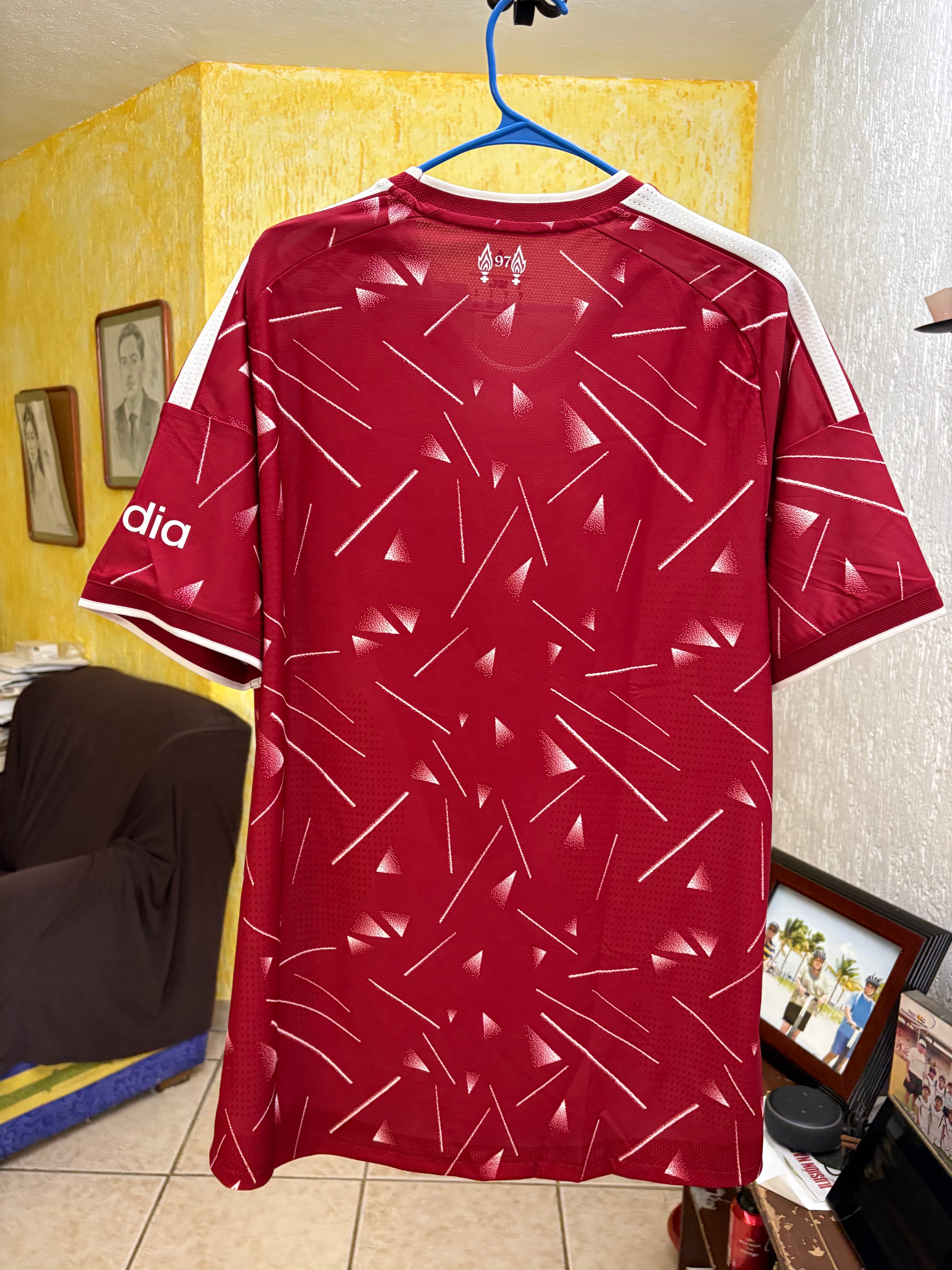 Jersey local Liverpool FC 26/27
