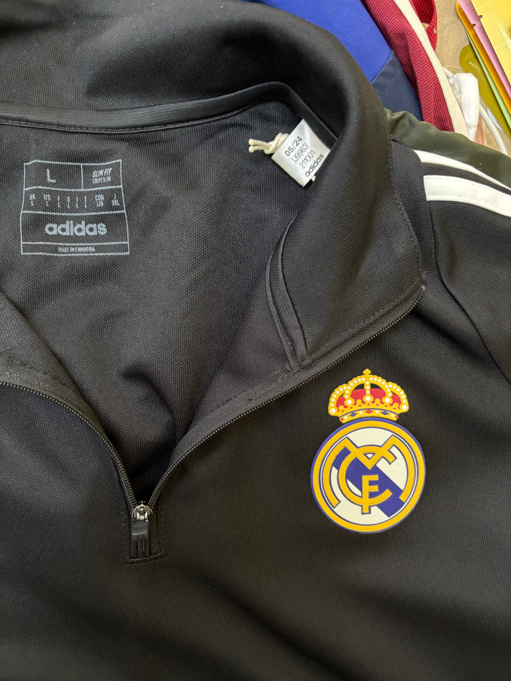 Sudadera de entrenamiento Adidas Tiro 24 (CON ESCUDO DEL REAL MADRID APLICADO)