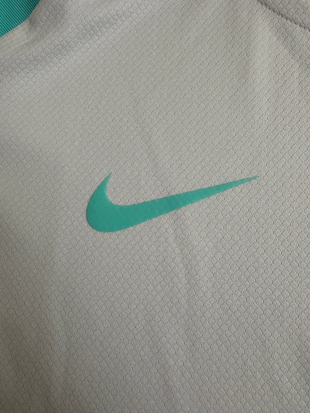 Jersey de entrenamiento Nike Futbol Strike (CON ESCUDO DEL AL NASSR APLICADO )