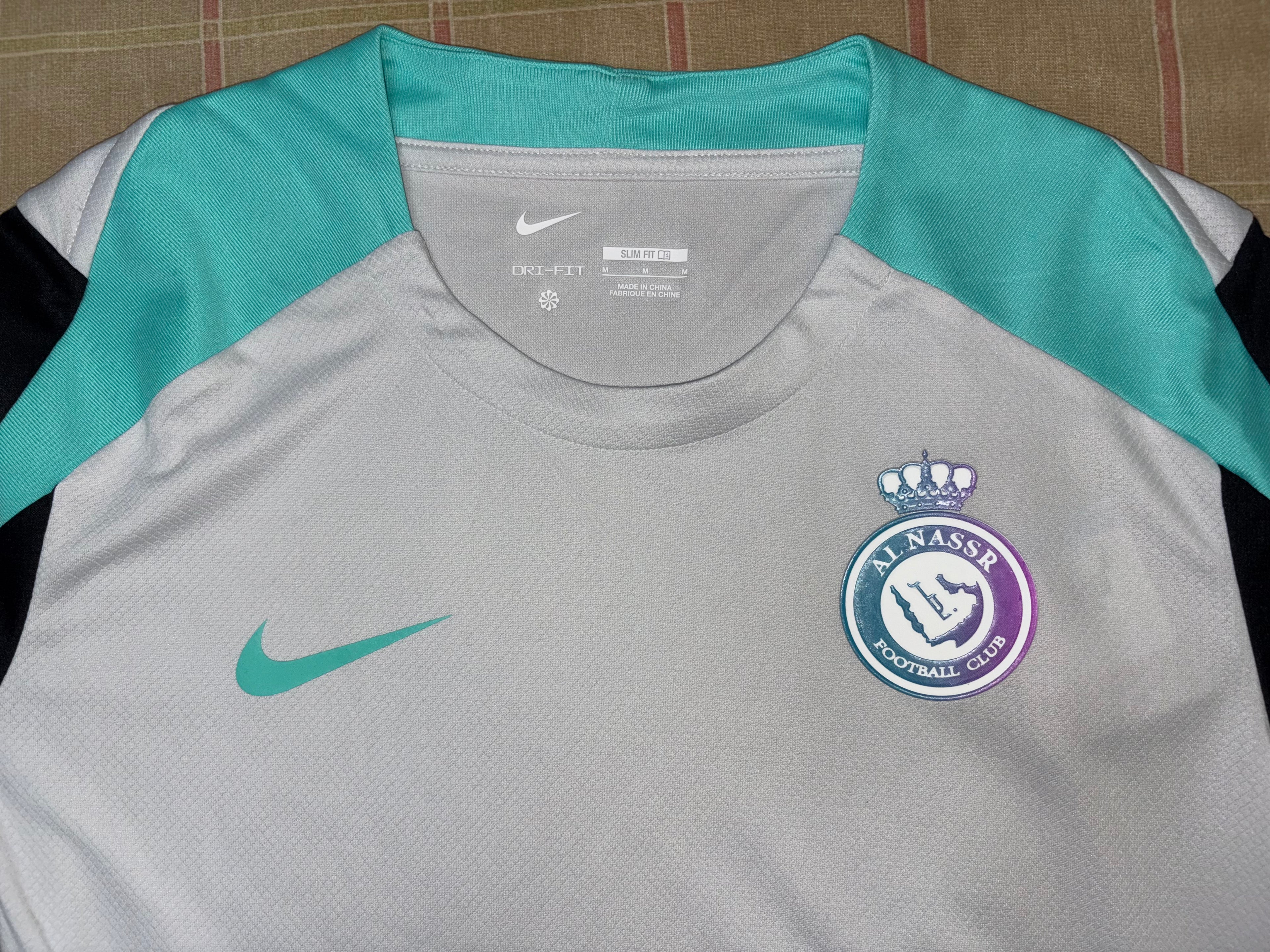 Jersey de entrenamiento Nike Futbol Strike (CON ESCUDO DEL AL NASSR APLICADO )