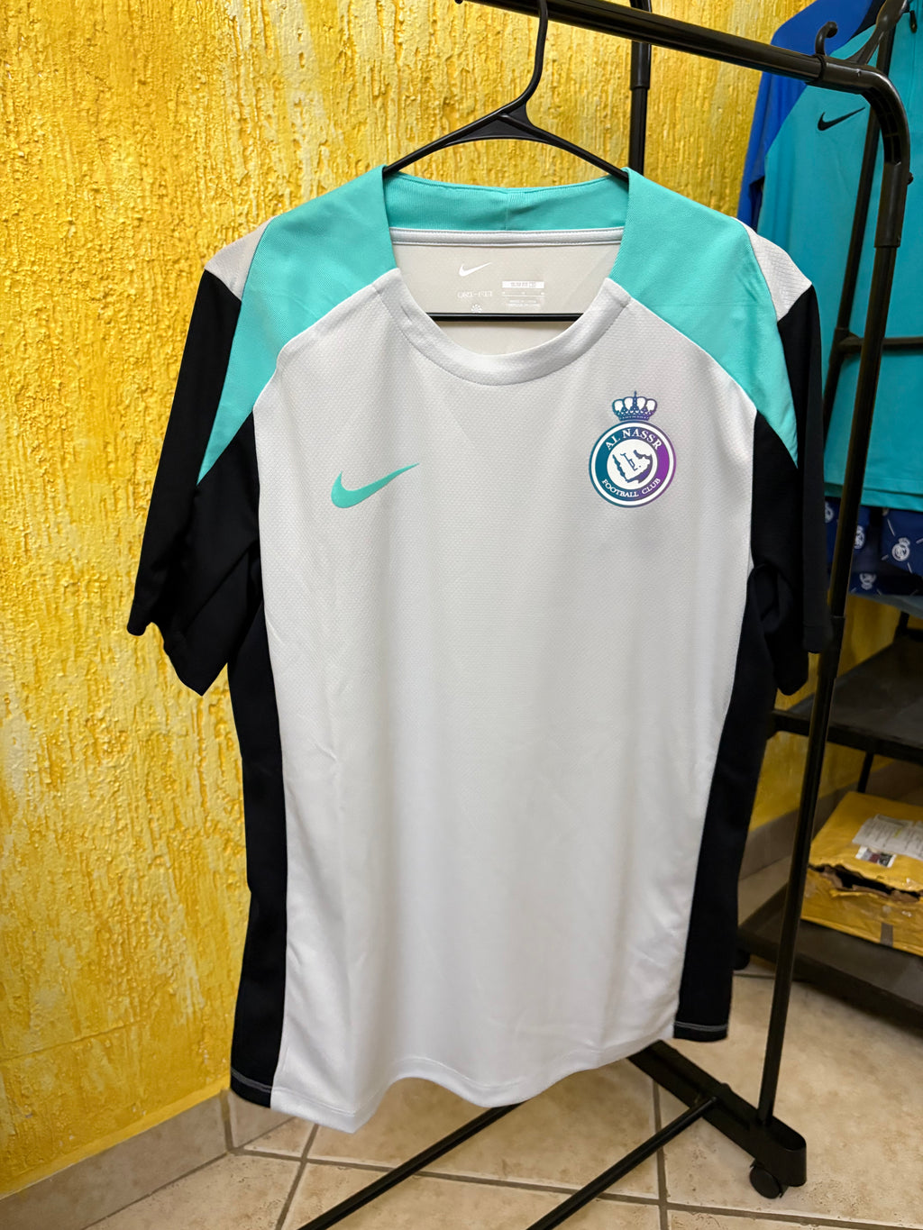 Jersey de entrenamiento Nike Futbol Strike (CON ESCUDO DEL AL NASSR APLICADO )
