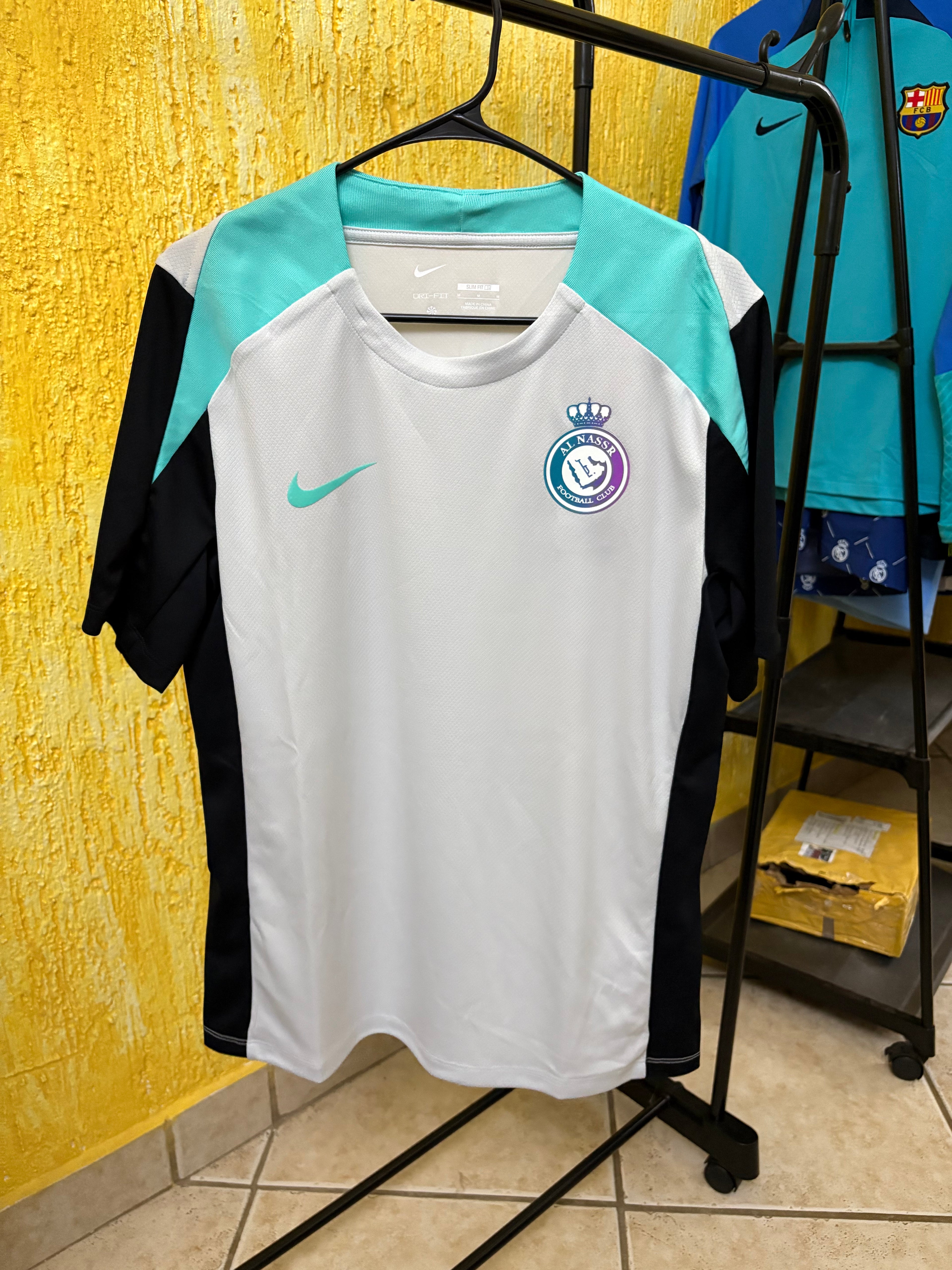 Jersey de entrenamiento Nike Futbol Strike (CON ESCUDO DEL AL NASSR APLICADO )