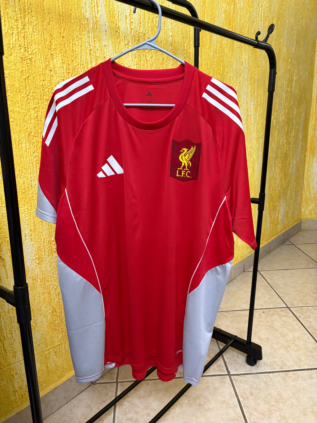 Jersey de entrenamiento adidas Futbol Tiro 25 Competition (CON ESCUDO LIVERPOOL FC APLICADO)