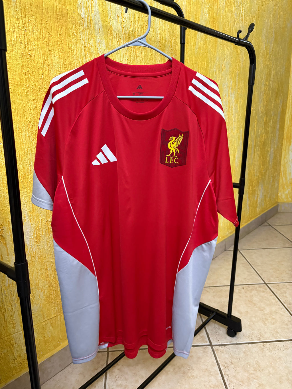 Jersey de entrenamiento adidas Futbol Tiro 25 Competition (CON ESCUDO LIVERPOOL FC APLICADO)