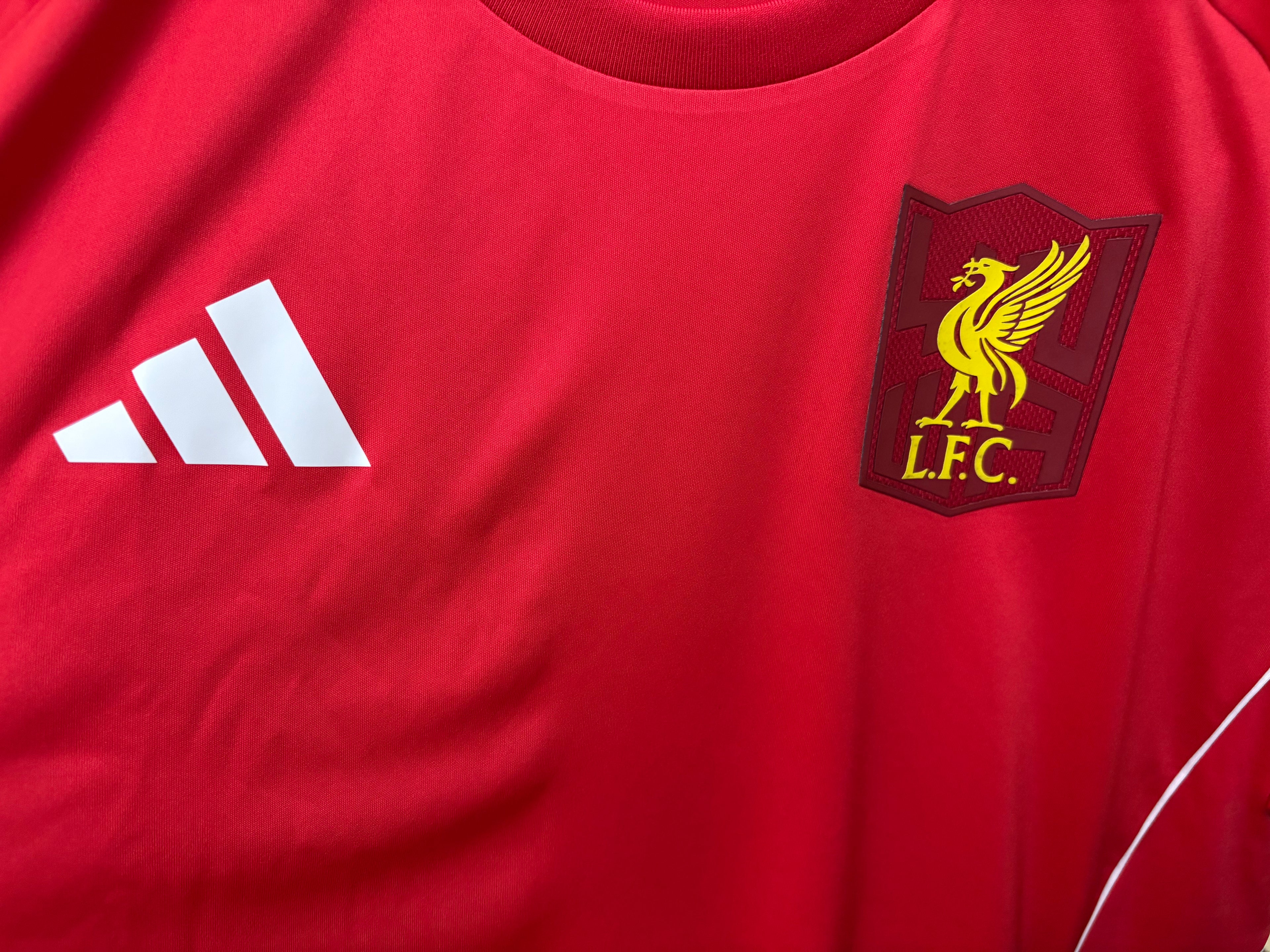 Jersey de entrenamiento adidas Futbol Tiro 25 Competition (CON ESCUDO LIVERPOOL FC APLICADO)