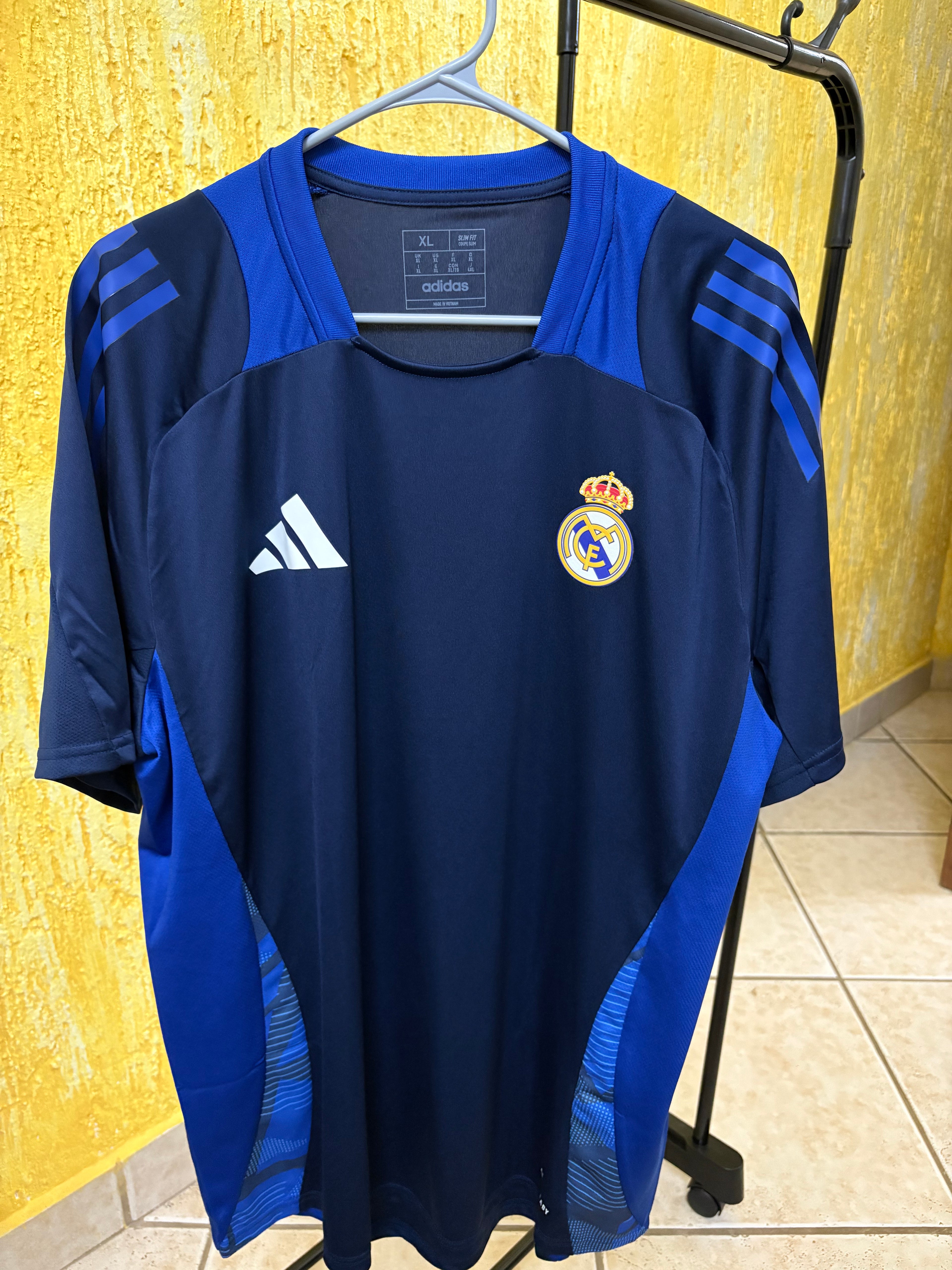 Jersey de entrenamiento Adidas Tiro 24 Competition (CON ESCUDO DEL REAL MADRID APLICADO)