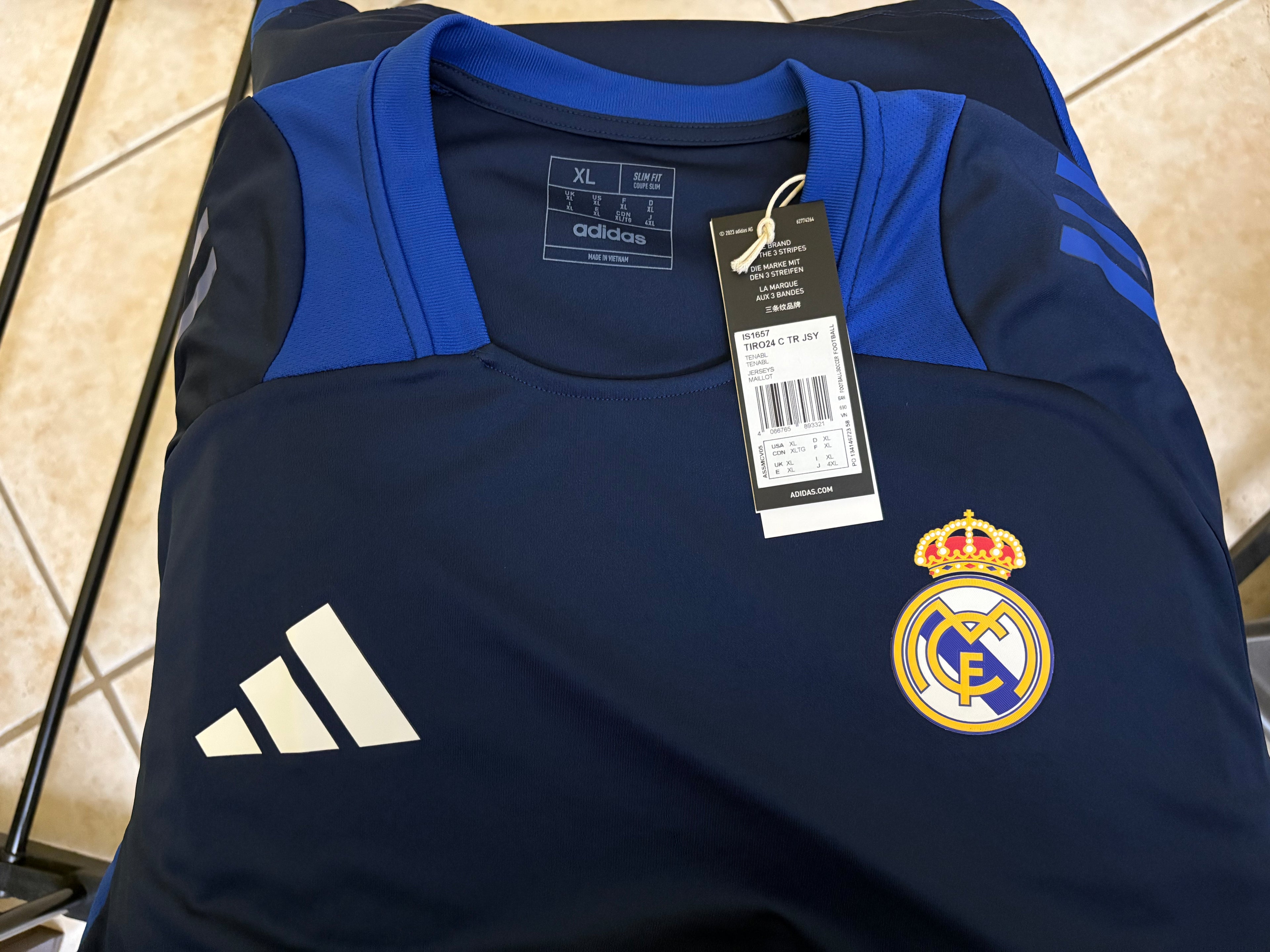 Jersey de entrenamiento Adidas Tiro 24 Competition (CON ESCUDO DEL REAL MADRID APLICADO)