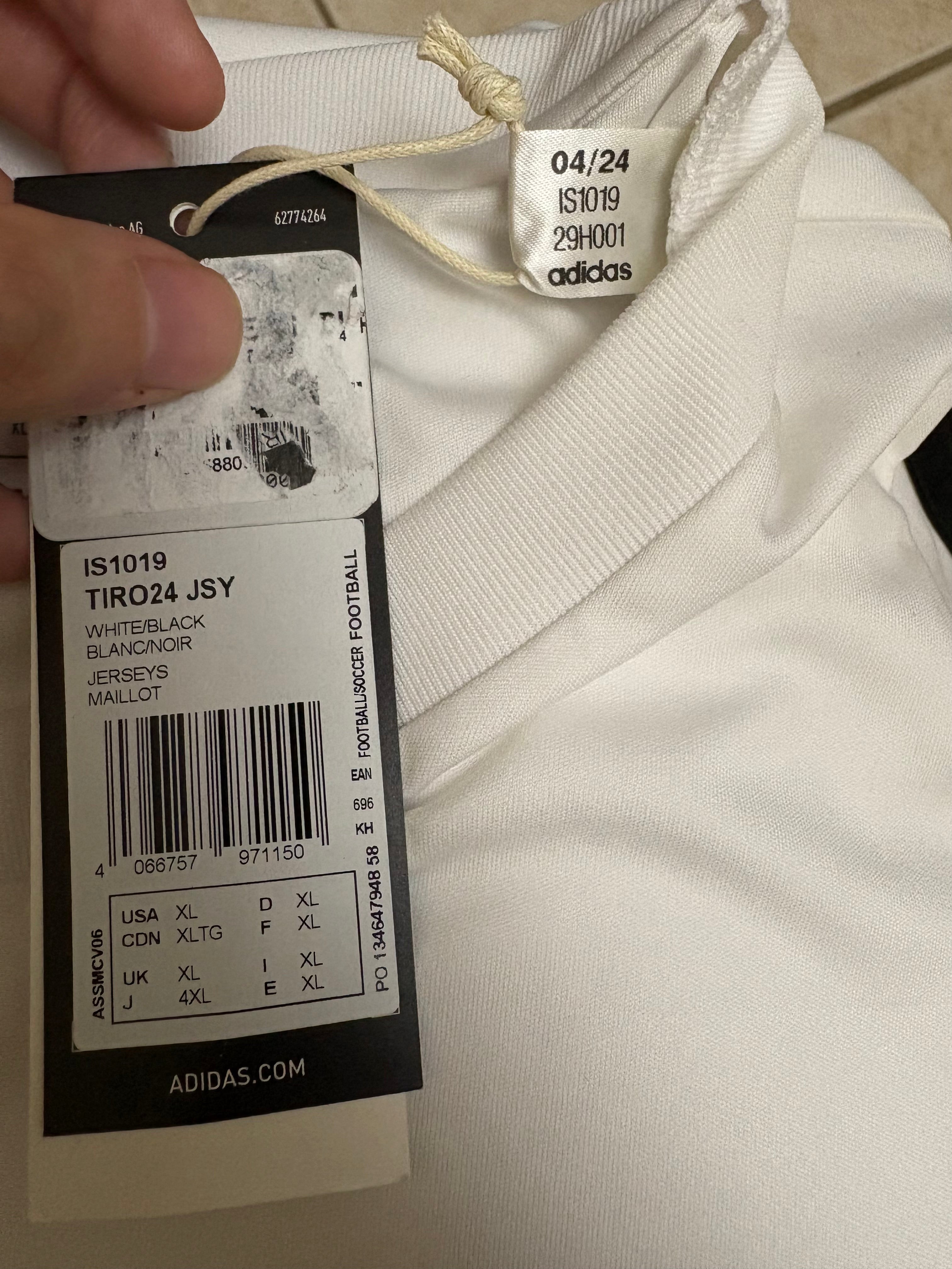 Jersey de entrenamiento Adidas Tiro 24 (CON ESCUDO DEL REAL MADRID APLICADO)