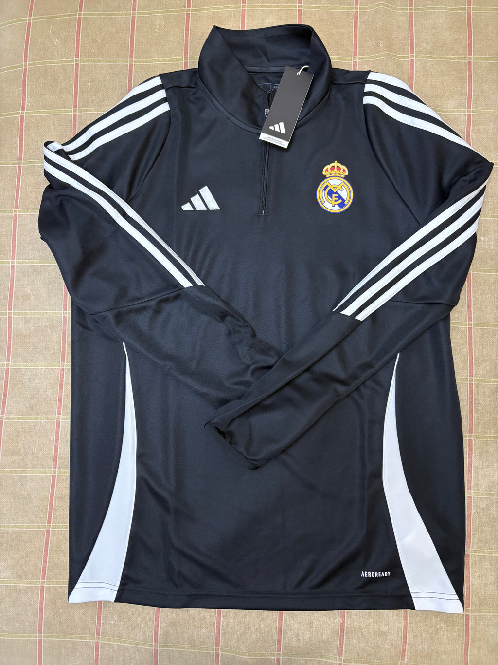 Sudadera de entrenamiento Adidas Tiro 24 (CON ESCUDO DEL REAL MADRID APLICADO)
