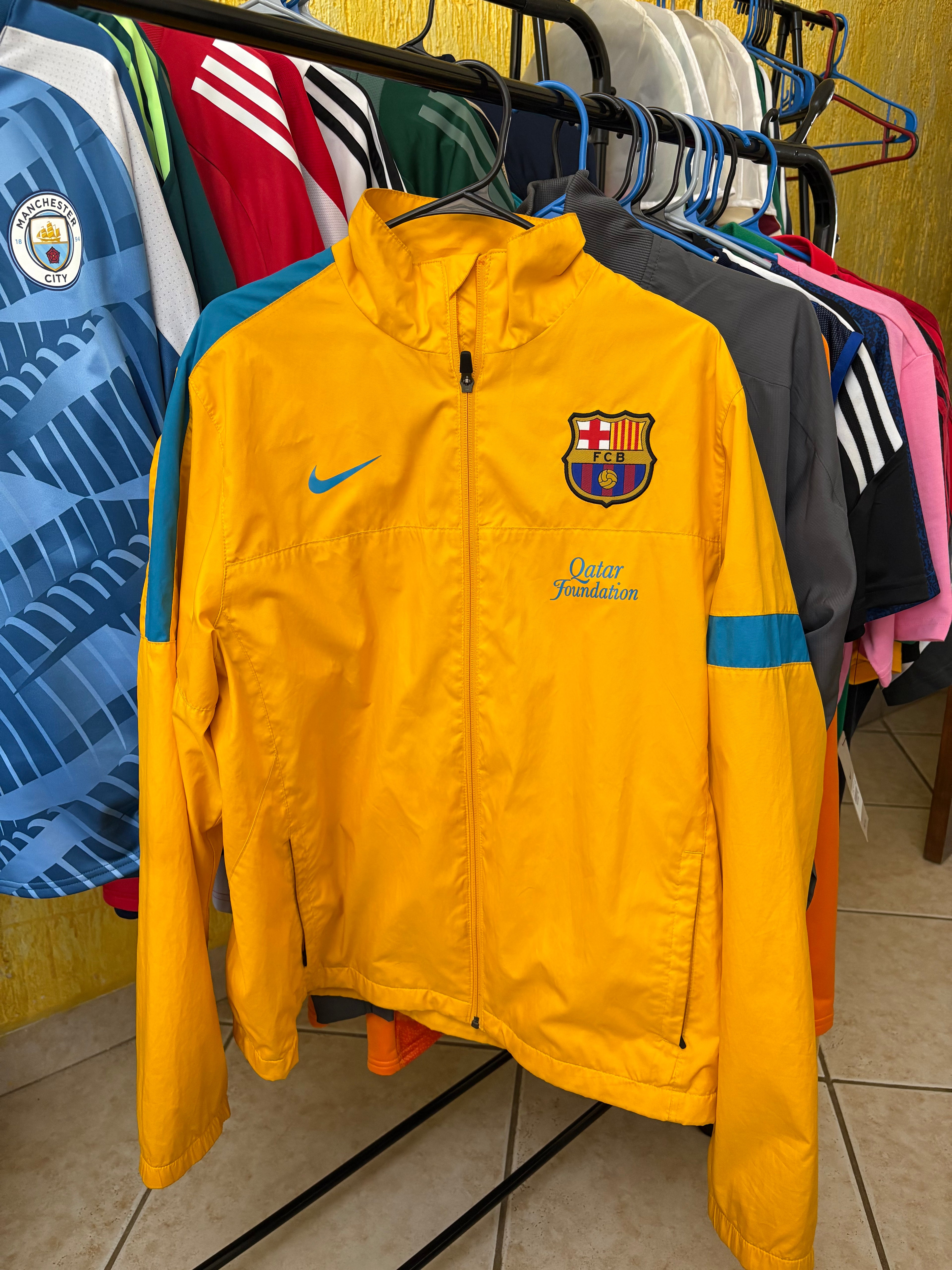 Chamarra impermeable con cierre FC Barcelona