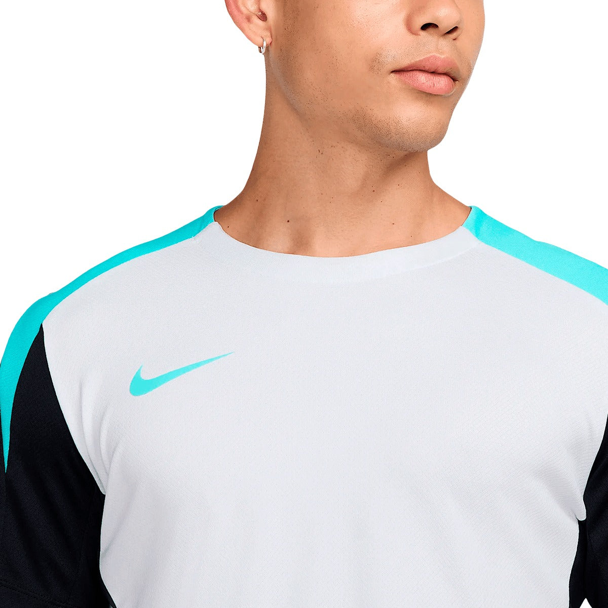 Jersey de entrenamiento Nike Futbol Strike (CON ESCUDO DEL AL NASSR APLICADO )